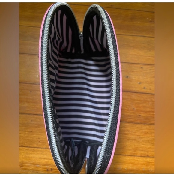 NWT Marc Tetro Cosmetic Bag - Picture 3 of 3